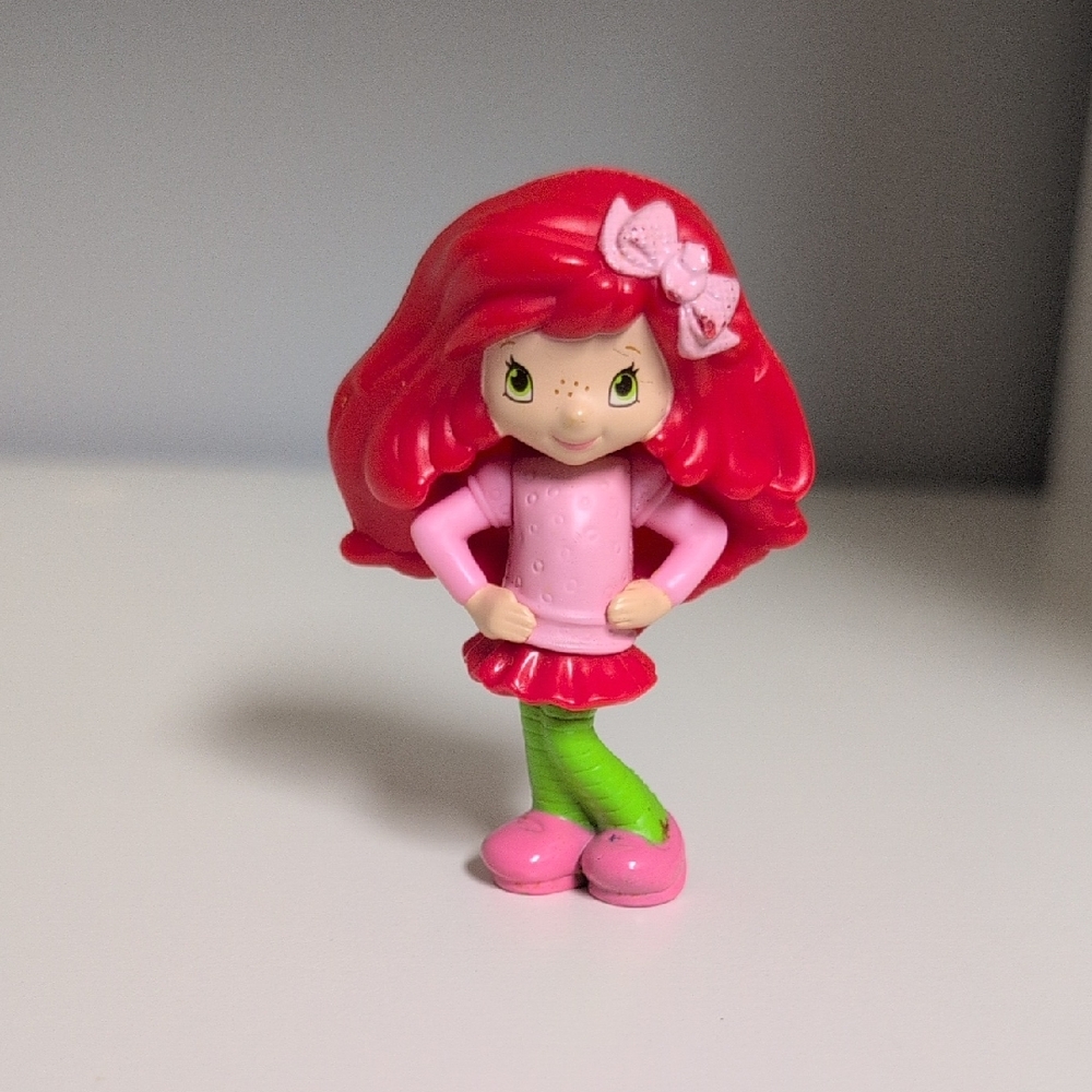 🩷4/$20🩷 Strawberry Shortcake McDonald's Figure